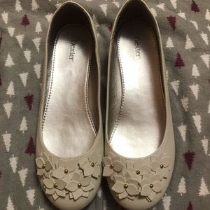 Dexter cream ballet flats size 10. Never used.